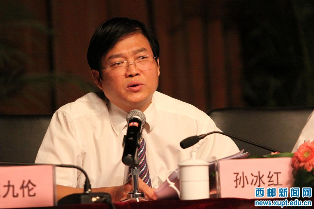宣读2014届优秀毕业生以及赴青海、西藏工作的毕业生名单