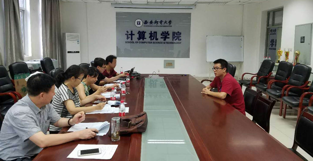 学院专家导师组对营员进行综合面试
